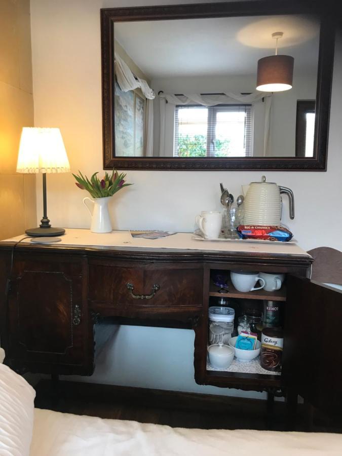 Cute Self-Contained Guest Room With Ensuite And Private Decked Porch In Glastonbury Luaran gambar
